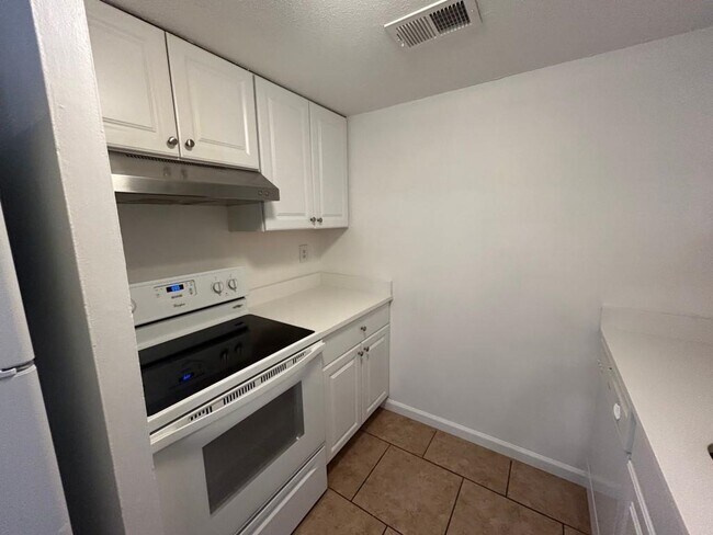 Building Photo - 619 Patterson St