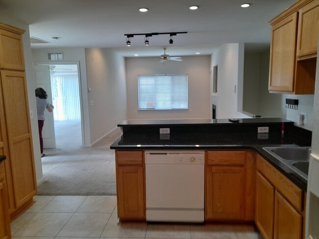 Building Photo - 5812 Acorn Ln