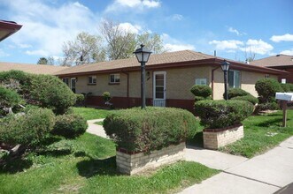 Building Photo - $500 OFF 1ST MONTH! $1,595/MO (GAS, WATER, SEWER & TRASH INCLUDED)