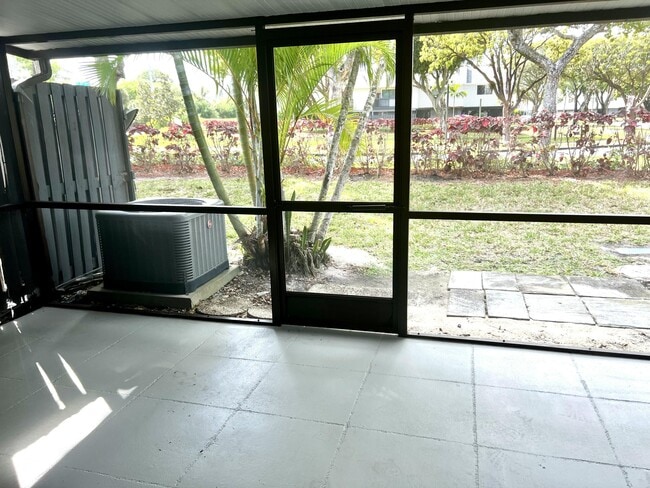 Building Photo - 102 Shoreview Dr