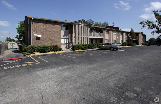 1140 E 61st St. - Wedgewood Court