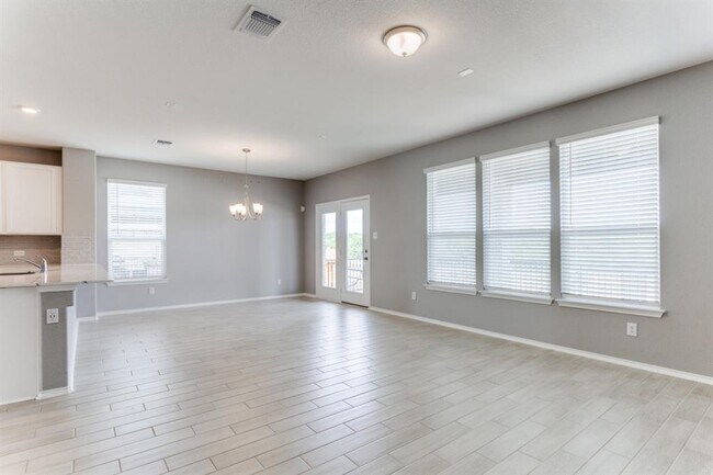 Building Photo - 1100 Desaix Dr