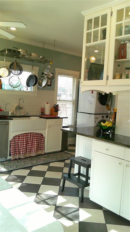 Building Photo - 303 E Plymouth St