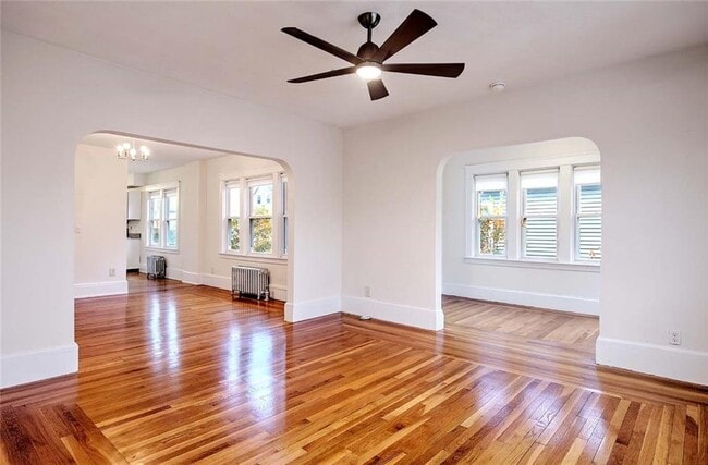 Building Photo - 127 Evergreen St