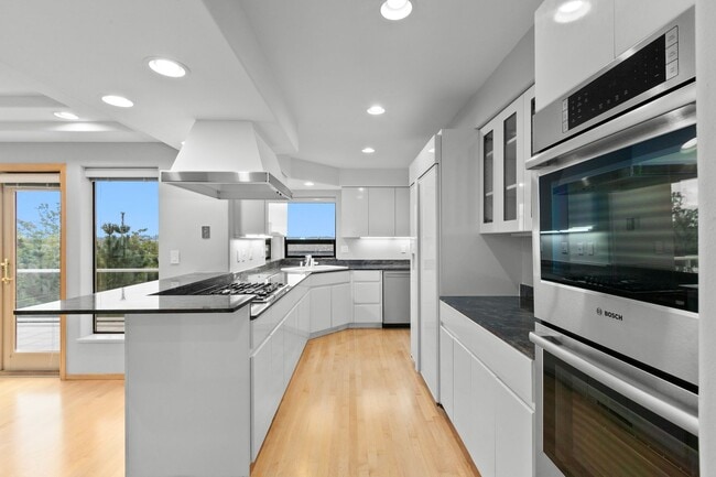 Building Photo - 4Bd/2.5Ba Seattle House