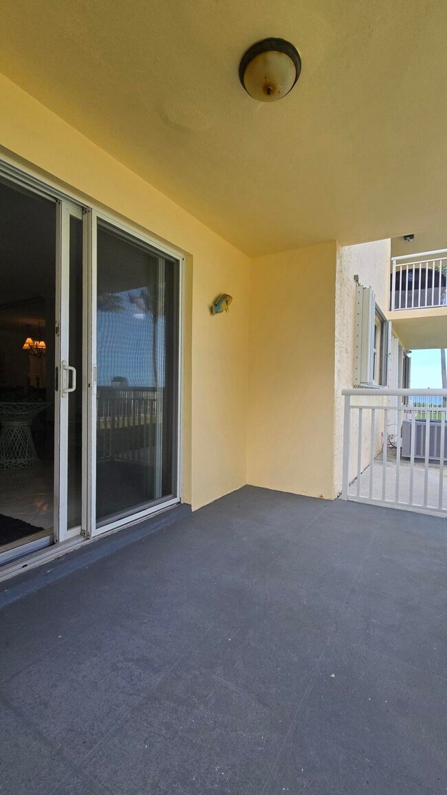 Building Photo - 1161 Hillsboro Mile