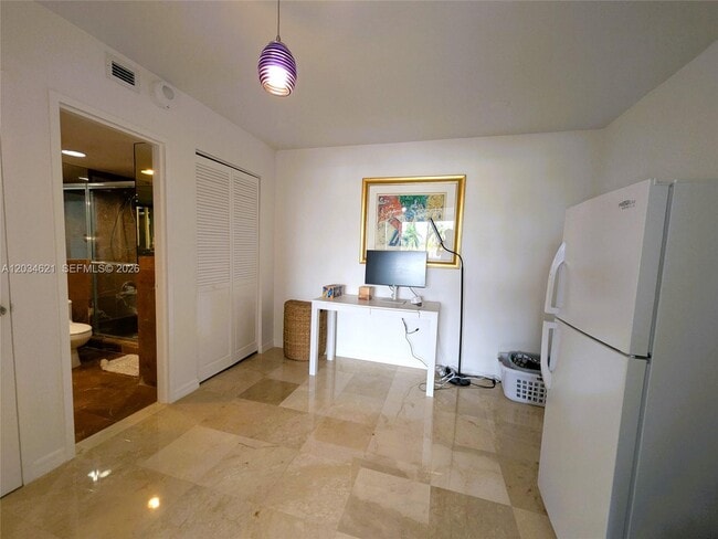 Building Photo - 5161 Collins Ave