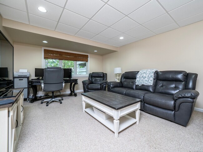 Building Photo - 12 Boulevard Dr