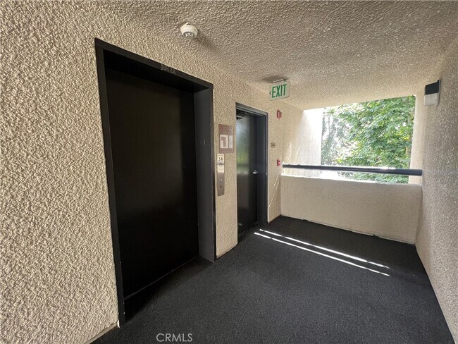 Building Photo - 21400 Burbank Blvd