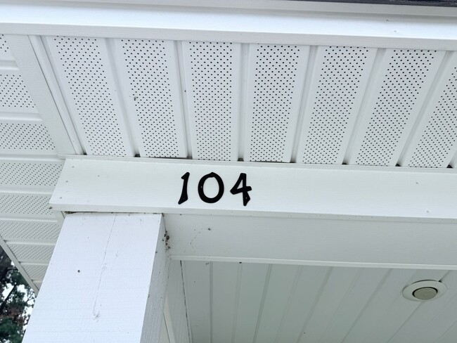 Building Photo - 104 Private Rd 4017