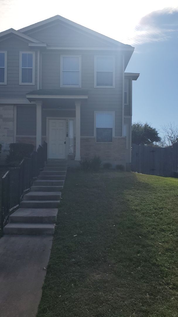 Building Photo - 14001 Cambourne Dr