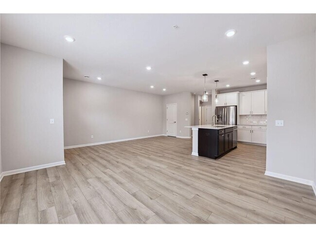 Building Photo - 2438 N Blossom Cir