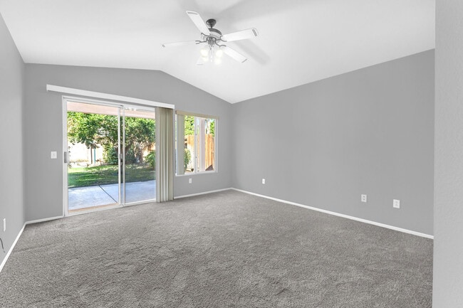 Building Photo - 44295 Las Vistas Dr