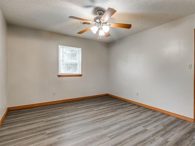 Building Photo - 1639 Westbrooke Terrace