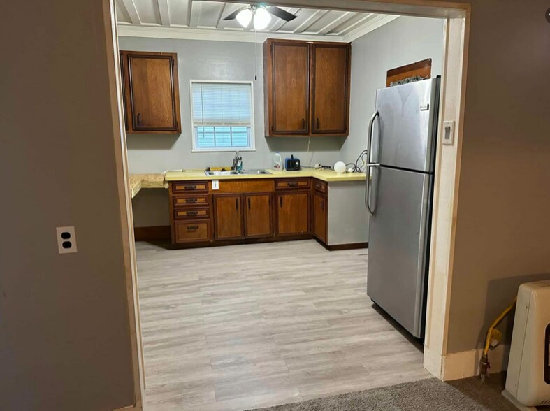 Building Photo - 306 Sutton St