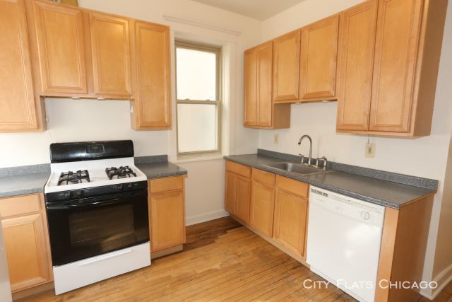 Building Photo - 1721 W Catalpa Ave