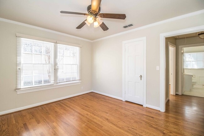 Building Photo - Charming Remodeled Bungalow - Arlington Heights - NEW PICTURES COMING SOON!