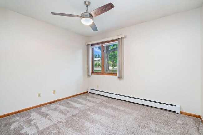Building Photo - 4560 Larkbunting Dr