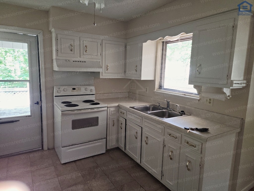 Building Photo - 163 Lakeshire Dr