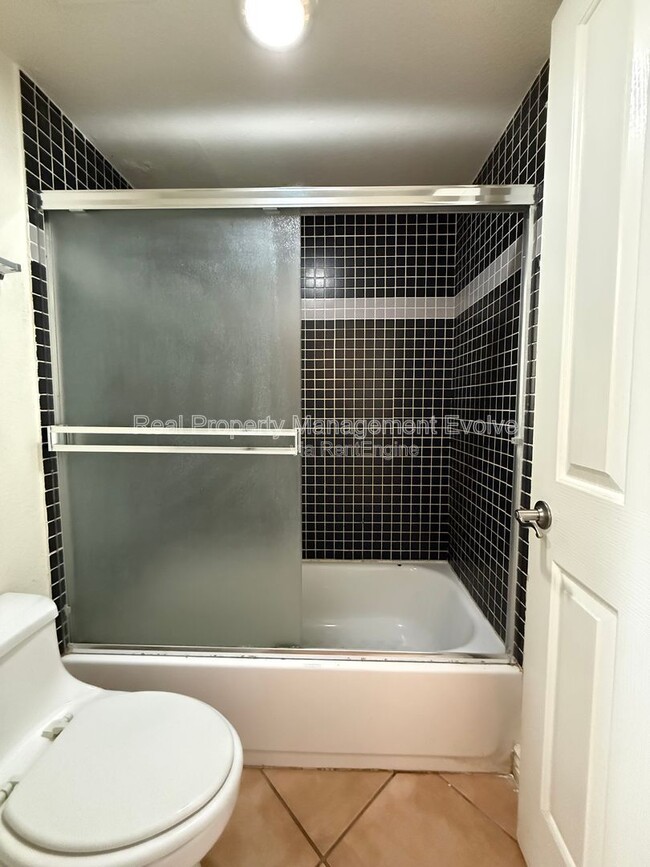 Building Photo - 12440 N 20th St