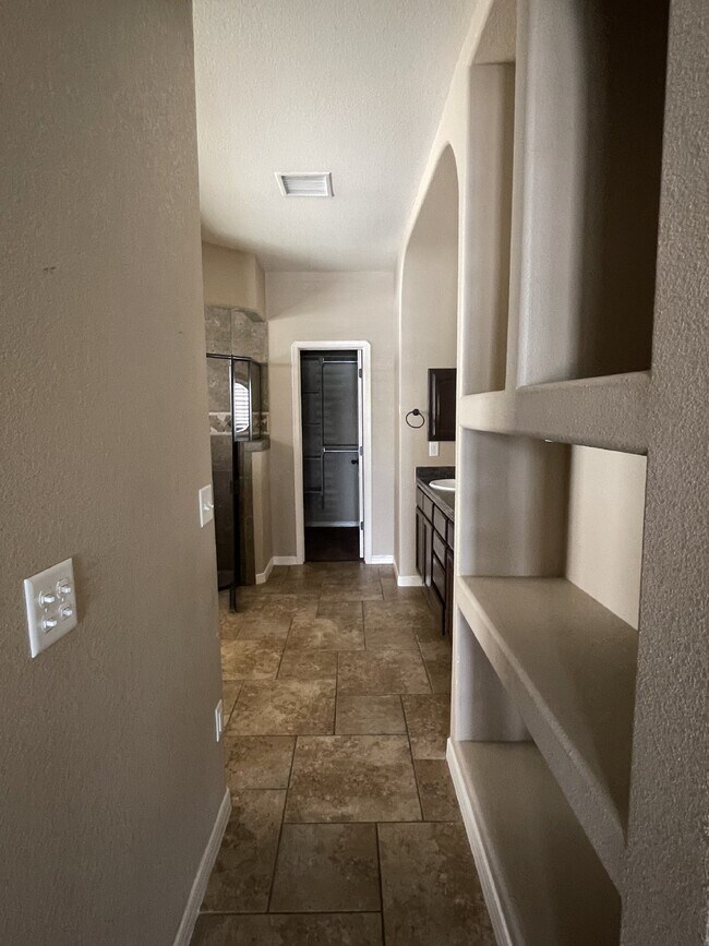 Building Photo - 3132 Tunnel Point Way