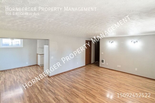 Building Photo - 908 E Rockwell Ave