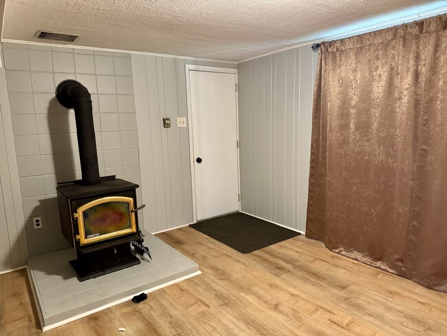 Building Photo - 114 Ingersoll Rd