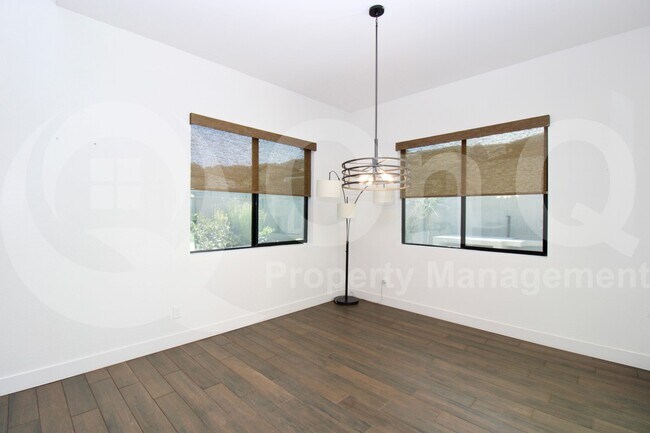 Building Photo - 813 E Corral Rd