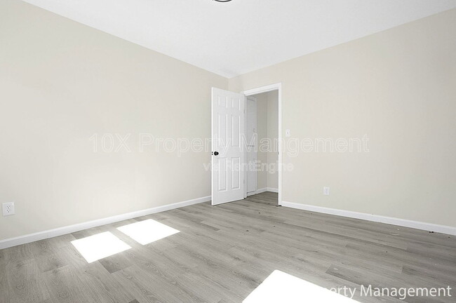 Building Photo - 685 S Wheatland Ave