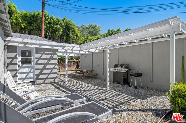 Building Photo - 13455 Burbank Blvd