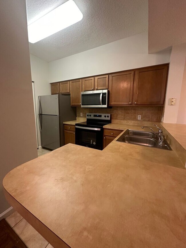 Building Photo - Second Floor 1/1 in Gated Palm Beach Gardens Community