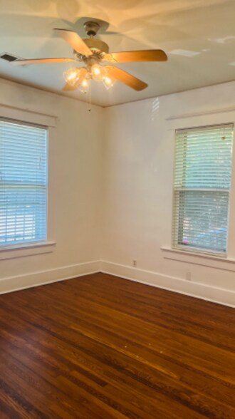 Building Photo - 2250 Evelyn Ave