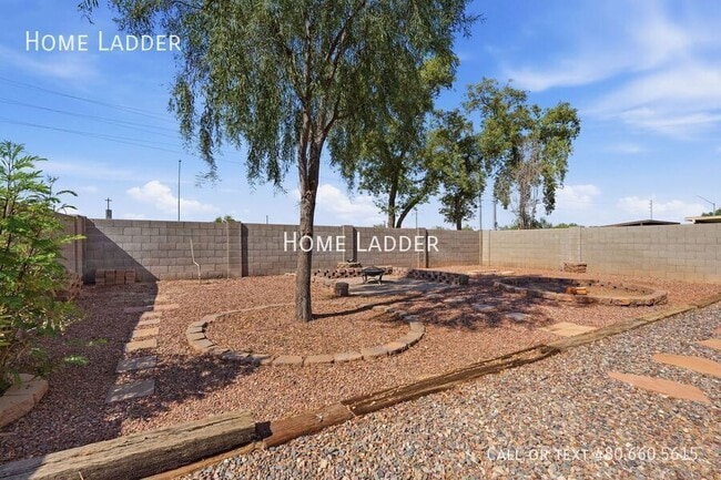 Building Photo - 16030 W Woodlands Ave