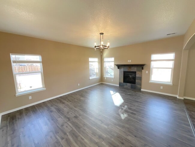 Building Photo - 3 Bedroom Home Available Near N Powers Blvd & Dublin Blvd!