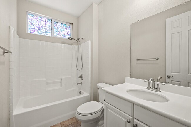 Building Photo - Ideal for Large Families – 6BR/4BA Eastval...