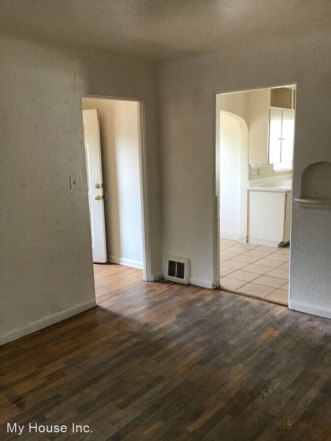 Building Photo - 3 br, 1 bath House - 1120 West Myrtle Street