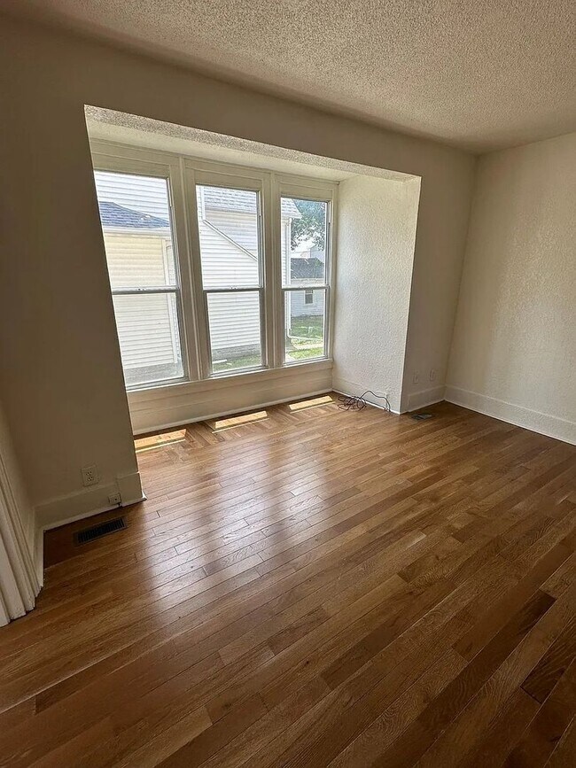 Building Photo - 404 S Marion St