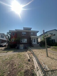 Building Photo - 1709 S 5th St