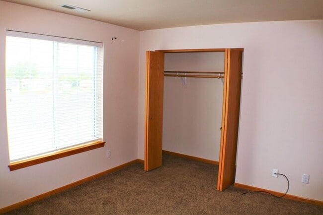 Building Photo - $1,135 | 2 Bedroom, 2 Bathroom Condo | No ...