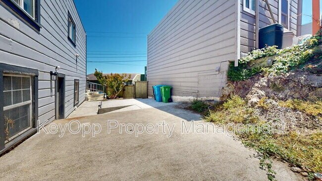 Building Photo - 95 Getz St