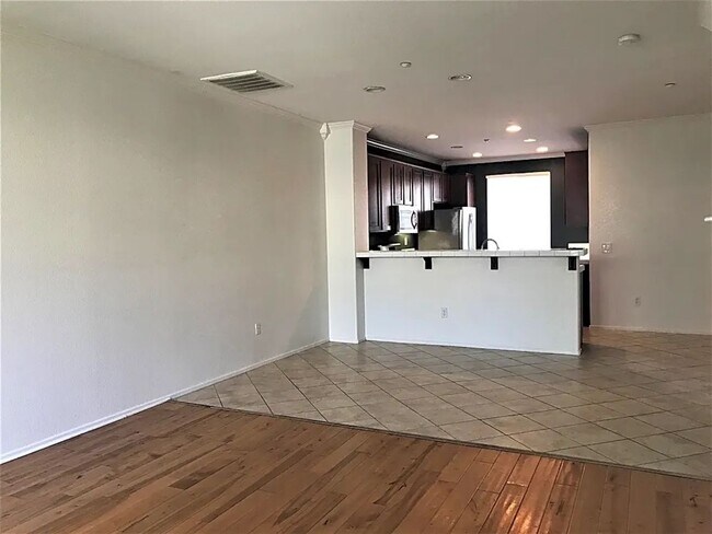 Building Photo - Charming 4 bedroom 4 bathroom in heart of East Lake!