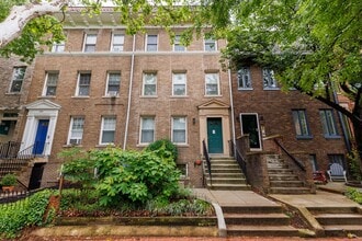 Building Photo - Large Sunny Dupont Two-Bed Condo Rental with Parking!