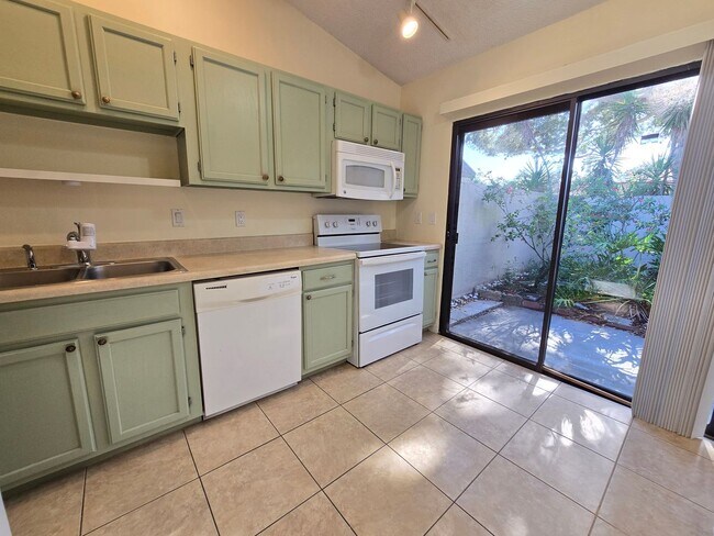 Building Photo - Cozy 2 bed/ 2 bath Villa in Beekman Lakes ...