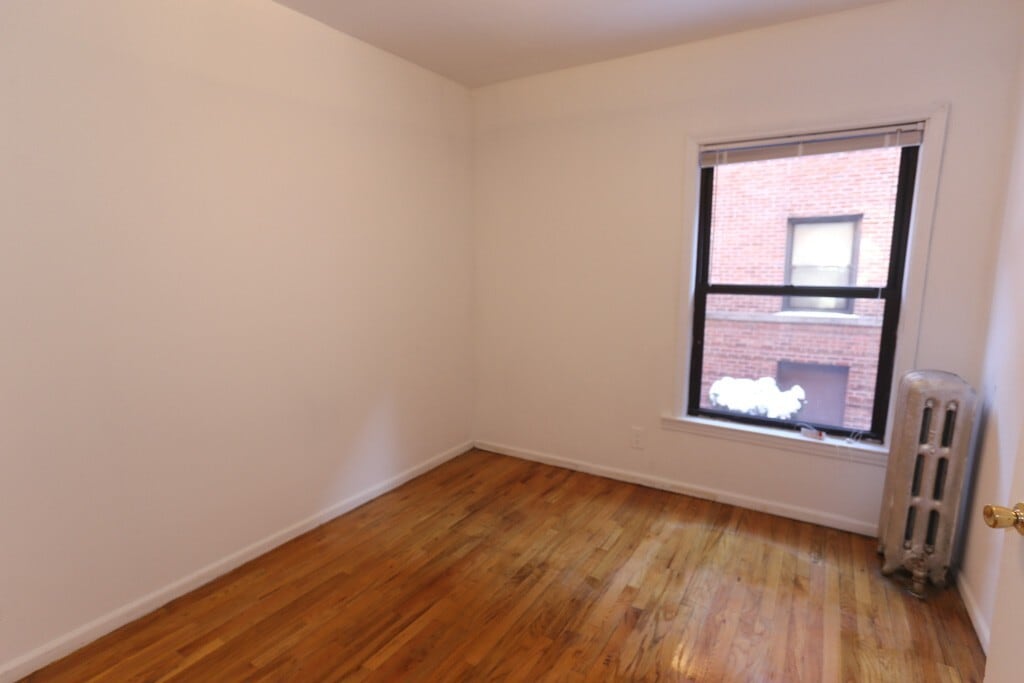 Building Photo - 933 W Sunnyside Ave