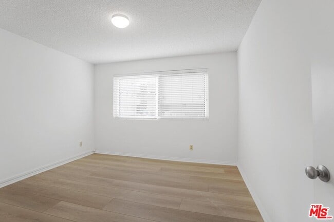 Building Photo - 930 3rd St