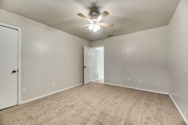 Building Photo - Great 3-2-2 in North Richland Hills surrounded by mature trees