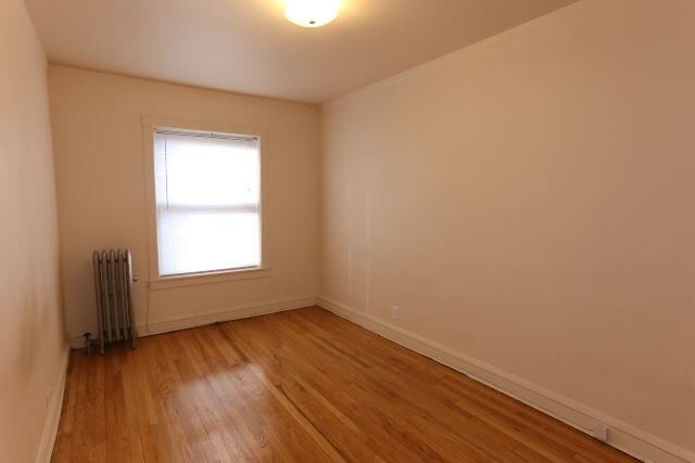 Building Photo - 2115 W Ainslie