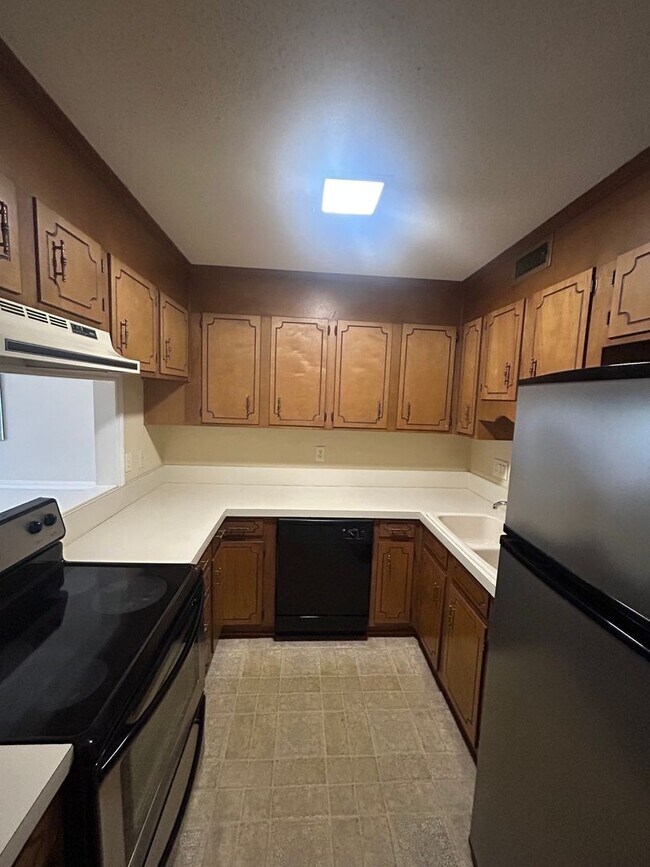 Building Photo - Convenient & Cozy 2BR Townhome Off Hwy 127