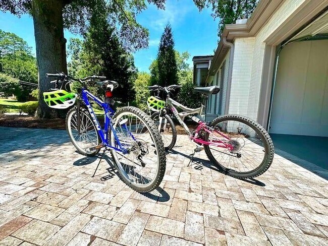 Building Photo - 215 Jayne Ellen Way