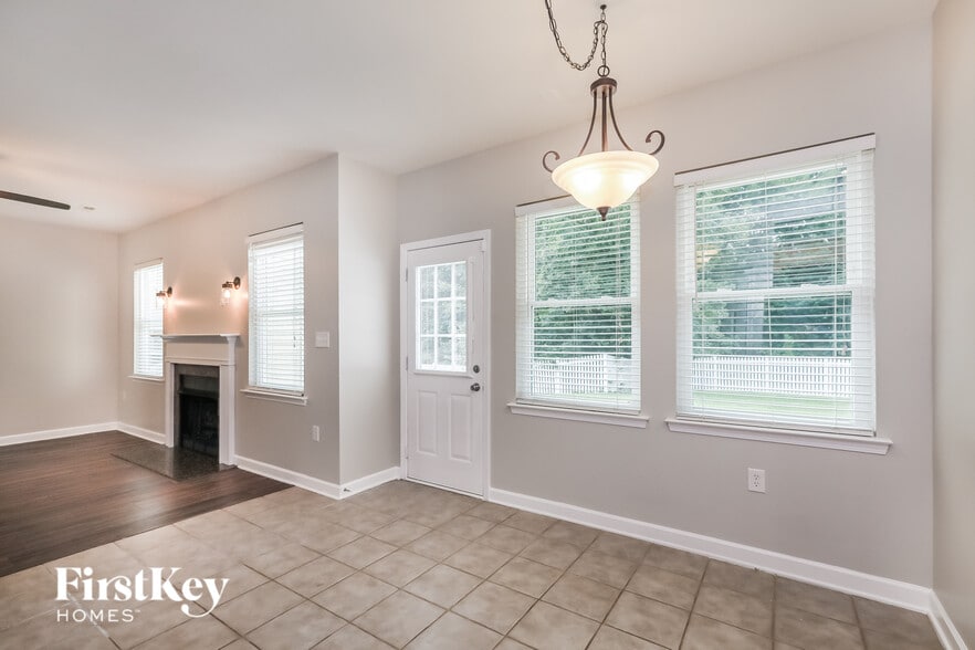 Building Photo - 4107 High Shoals Dr